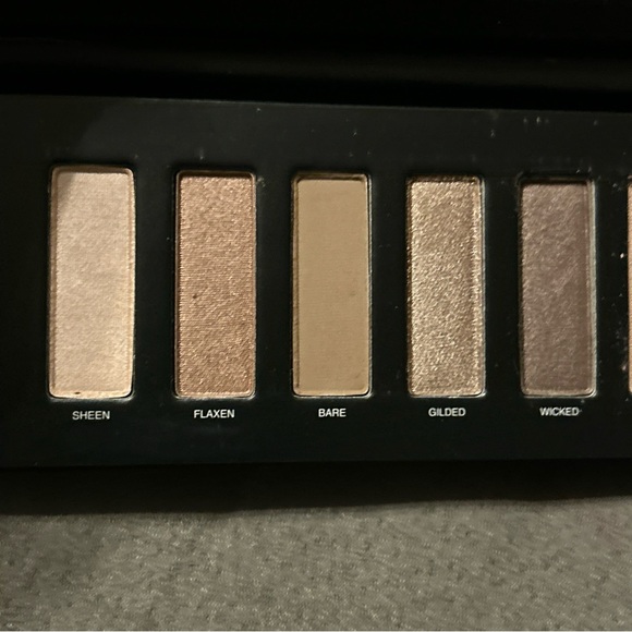 STUDIO MAKEUP LIMITED EDITION Ease To Wear Eyeshadow Palette 9 color eyeshadow - Picture 7 of 14